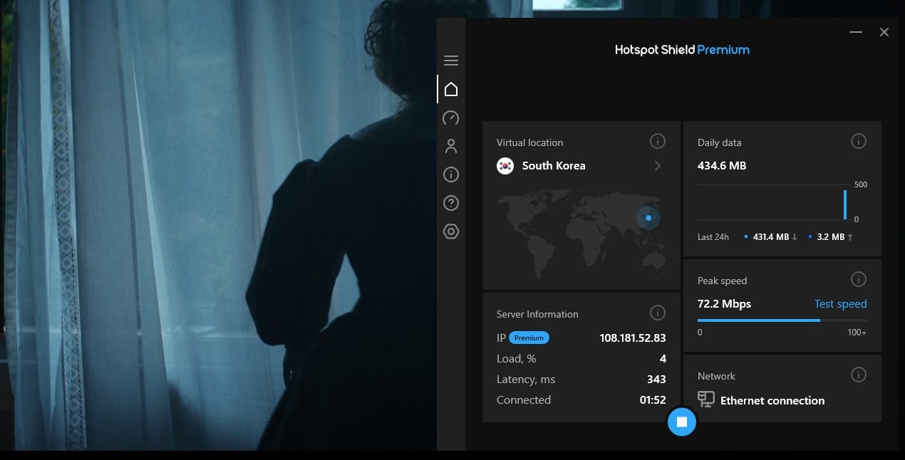 Streaming Netflix.