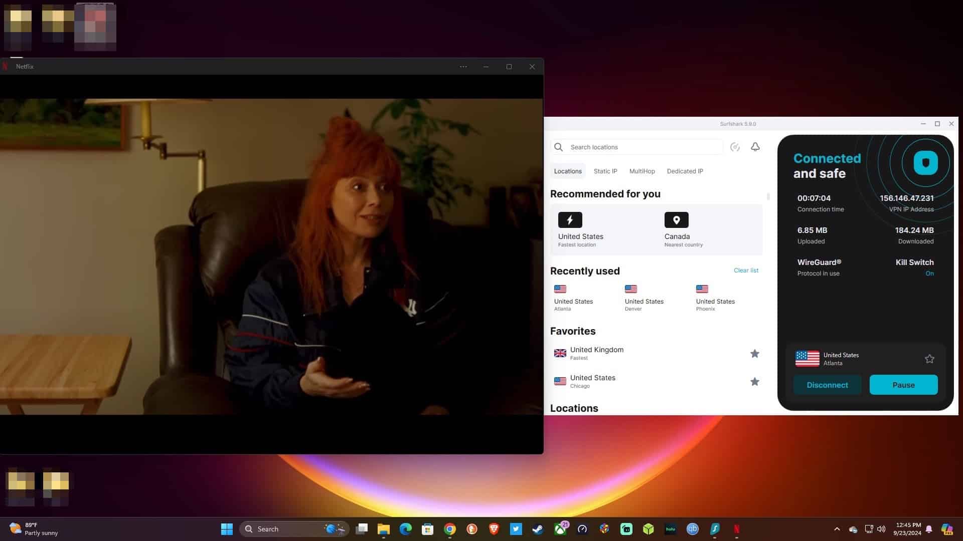 Streaming Netflix.